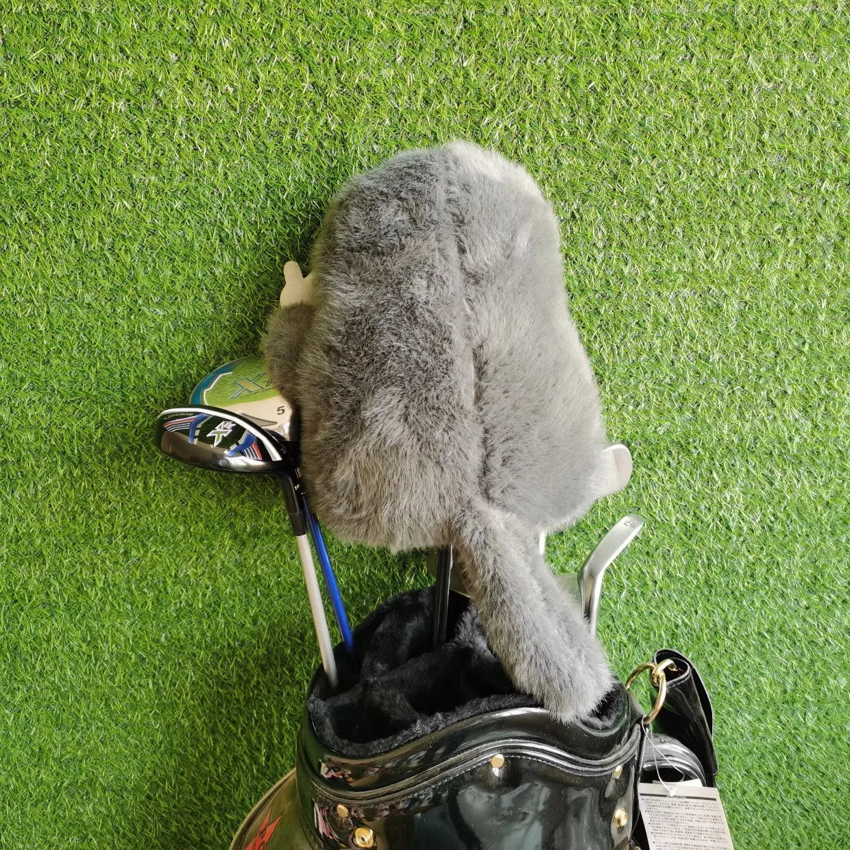 Back view of fuzzy monkey driver head cover – smiling monkey from behind showing peace sign
